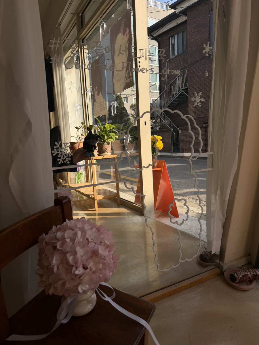 #절벽끝에서도피는꾹
#Concrete_Flowers_grow