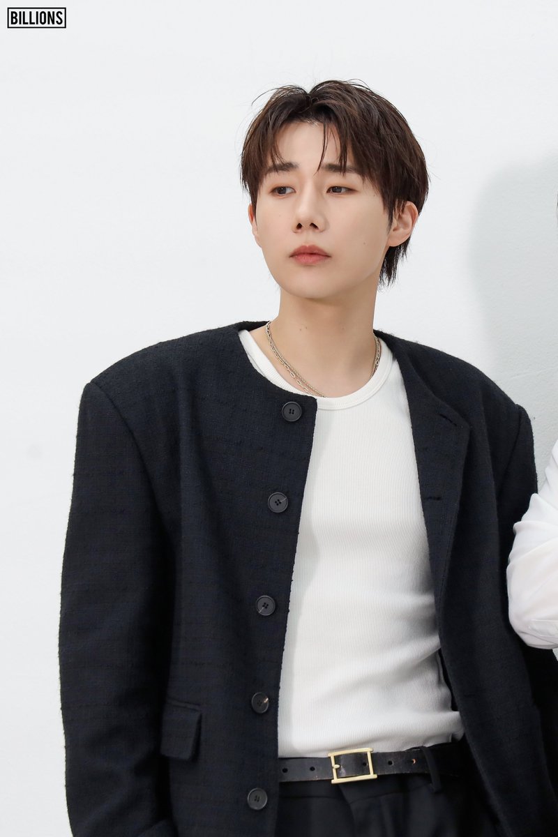 KSK_official's tweet photo. [💌]

김성규 '시어터플러스' 화보 촬영 비하인드

🔗https://t.co/BlLEc7Y2WF
　
#김성규 #KIMSUNGKYU
#시어터플러스 #THEATREPLUS
#뮤지컬 #데스노트 #DEATHNOTE https://t.co/WmwQqpJnk2