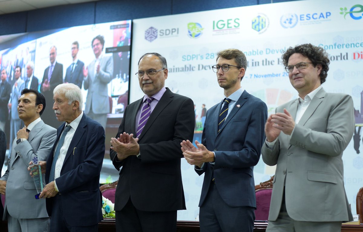 GermanyinPAK's tweet image. Deputy HoM Arno Kirchhof joined the opening of 3rd @SDPIPakistan Sustainability Expo 2025! reaffirming 🇩🇪Germany’s commitment to work with Pakistan🇵🇰 for a climate-smart &amp;amp; sustainable future under the Pak-German Climate &amp;amp; Energy Partnership.
#ClimateEnergyDosti #GreenTransition