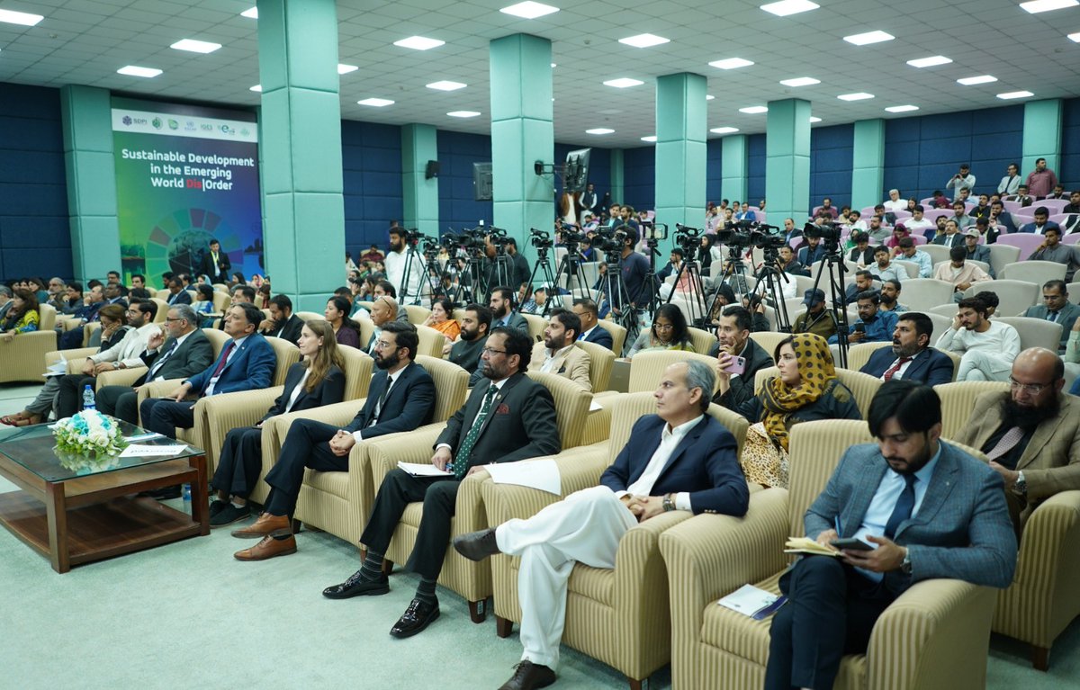 GermanyinPAK's tweet image. Deputy HoM Arno Kirchhof joined the opening of 3rd @SDPIPakistan Sustainability Expo 2025! reaffirming 🇩🇪Germany’s commitment to work with Pakistan🇵🇰 for a climate-smart &amp;amp; sustainable future under the Pak-German Climate &amp;amp; Energy Partnership.
#ClimateEnergyDosti #GreenTransition