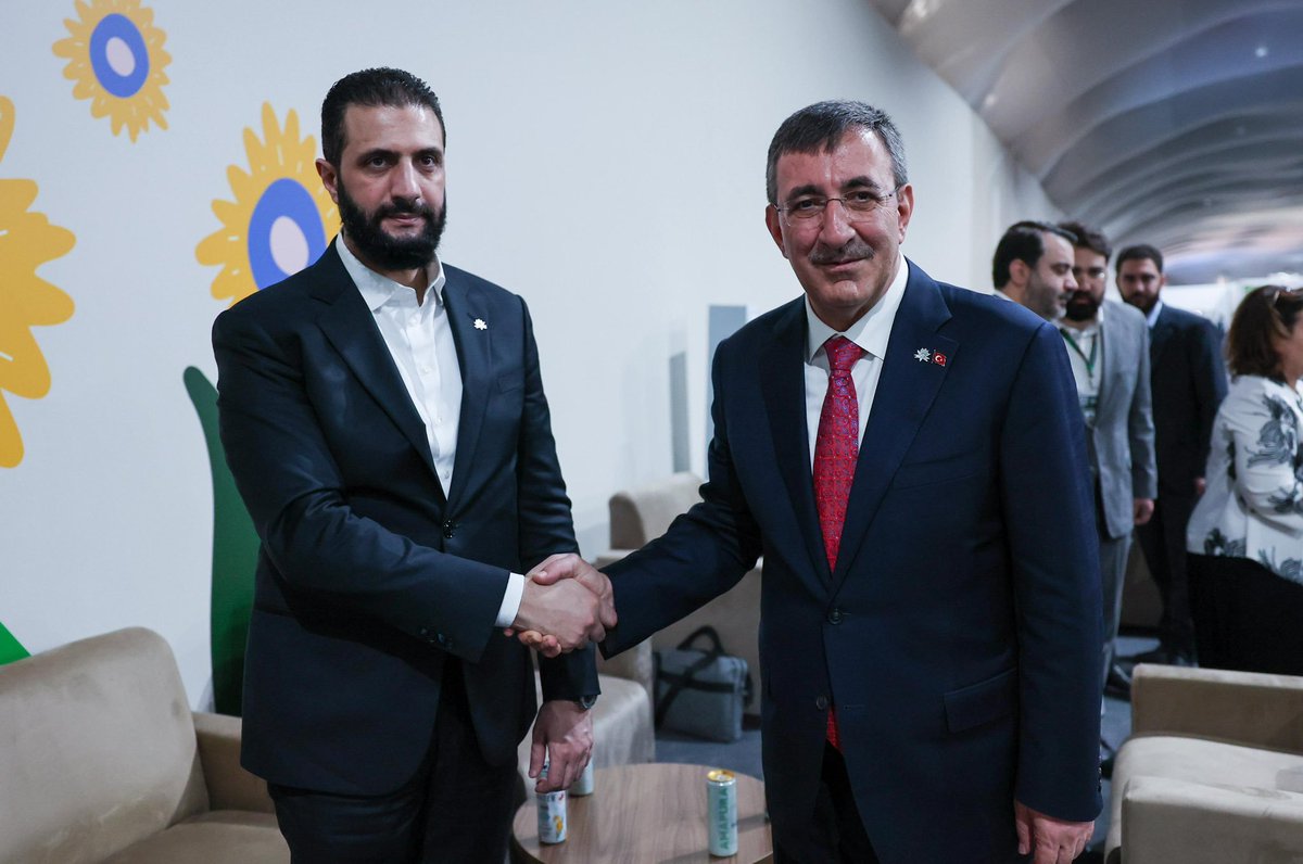 CB'nı yardımcısı Cevdet Yılmaz COP30 iklim zirvesi öncesi liderler toplantısı için Belem'e gidiyor ve  kiminle görüşüyor?

- Ebu Muhammed el-Colani!

İklim politikalarımızı bu kadar iyi özetleyecek bir şey olamazdı!