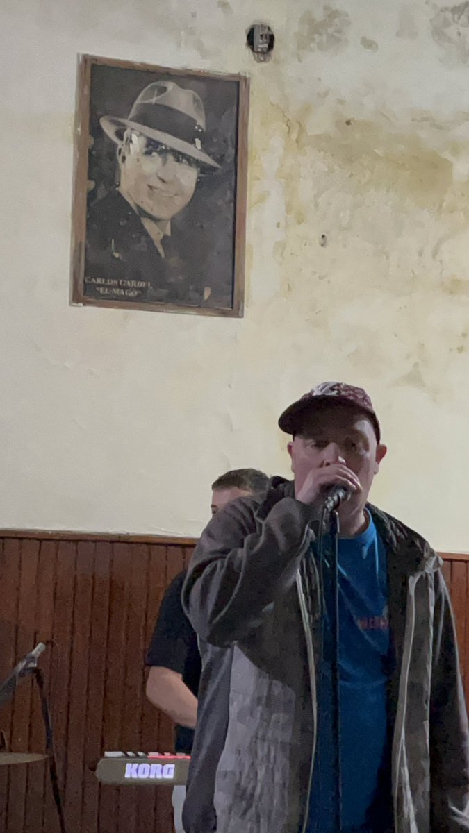 ¿Si Gardel era tan bueno por qué no escribió somos los mejores?