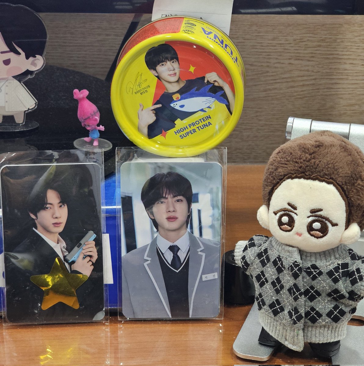 굿즈존이 되어가는 내 책상🤣🤣
햄빡이 가을옷 자랑임 ㅋㅋ
<a href="/7266/">메이💜</a>