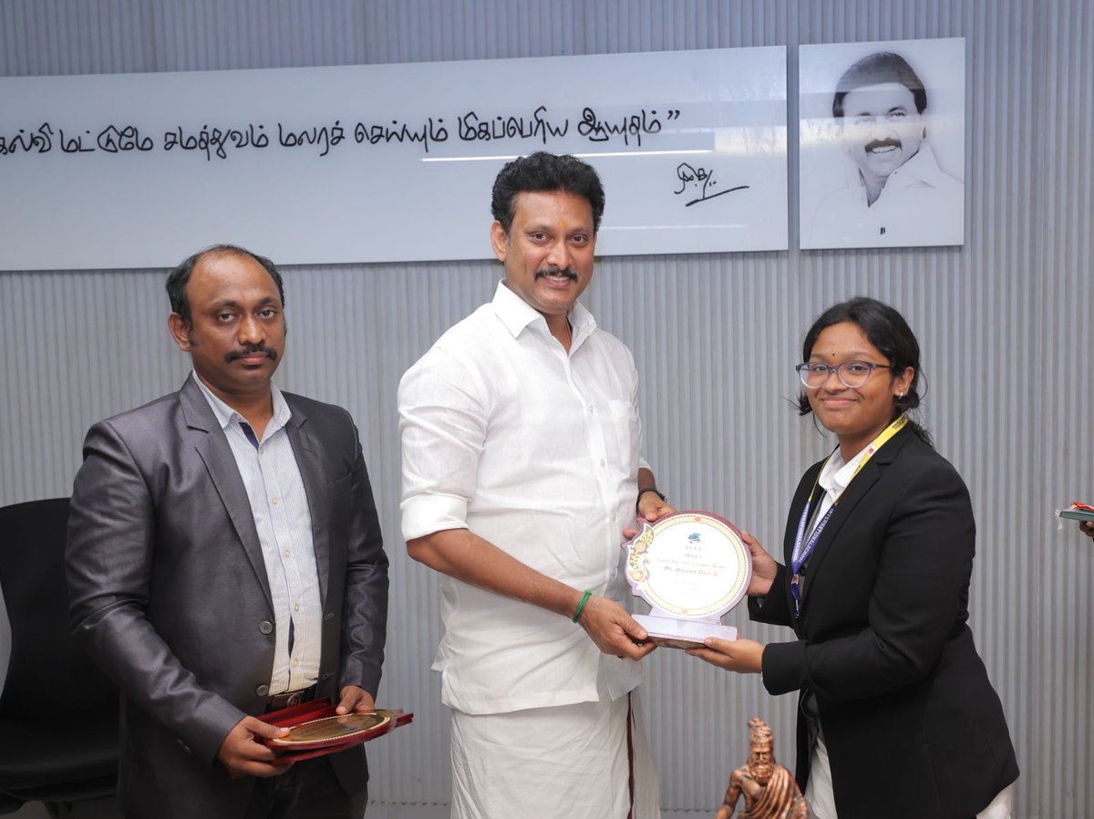 Anbil_Mahesh's tweet photo. அமெரிக்காவில் நடைபெற்ற உலக ரோபோடிக்ஸ் ஒலிம்பியாட்டில் (World Robotics Olympiad) நமது தமிழ்நாட்டு மாணவர்கள் சாதனை படைத்துள்ளார்கள்.

வேலம்மாள் இன்டர்நேஷனல் பள்ளி மாணவர்கள் அவிவ், பவித்ரா, அஞ்சனா ஆகியோருக்கும் அவர்களின் வழிகாட்டிகளுக்கும் மனமார்ந்த வாழ்த்துகள்.

சாதனையாளர்களுக்கு IAAA (Institute of Aeronautics Astronautics and Aviation) தொழில்முறை சங்கம் சார்பாக “Global Innovative Champions Award” விருதையும், ரூ.1 இலட்சம் மதிப்புள்ள ஸ்டார்ட்அப் வழிகாட்டுதல் (Startup Mentorship Support) உதவியையும் வழங்கினோம்.