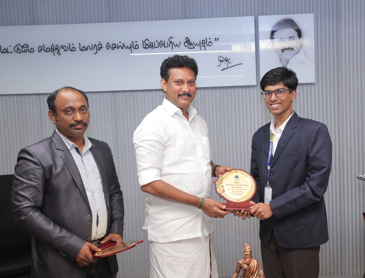 Anbil_Mahesh's tweet photo. அமெரிக்காவில் நடைபெற்ற உலக ரோபோடிக்ஸ் ஒலிம்பியாட்டில் (World Robotics Olympiad) நமது தமிழ்நாட்டு மாணவர்கள் சாதனை படைத்துள்ளார்கள்.

வேலம்மாள் இன்டர்நேஷனல் பள்ளி மாணவர்கள் அவிவ், பவித்ரா, அஞ்சனா ஆகியோருக்கும் அவர்களின் வழிகாட்டிகளுக்கும் மனமார்ந்த வாழ்த்துகள்.

சாதனையாளர்களுக்கு IAAA (Institute of Aeronautics Astronautics and Aviation) தொழில்முறை சங்கம் சார்பாக “Global Innovative Champions Award” விருதையும், ரூ.1 இலட்சம் மதிப்புள்ள ஸ்டார்ட்அப் வழிகாட்டுதல் (Startup Mentorship Support) உதவியையும் வழங்கினோம்.