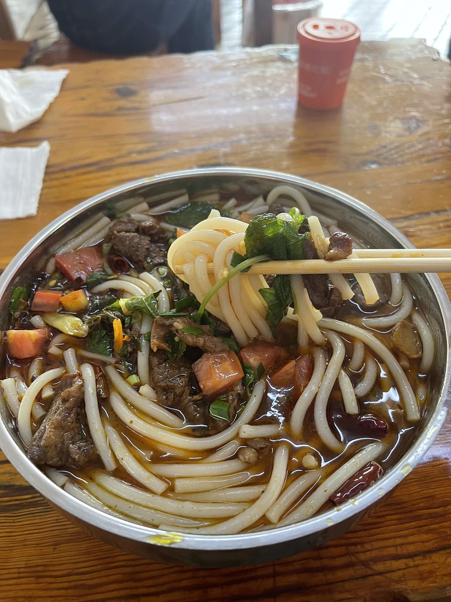 iCloverLL's tweet photo. 保山牛肉粉非常好吃😋
薄荷是灵魂，我加了两次 https://t.co/S4sYFvDJuc