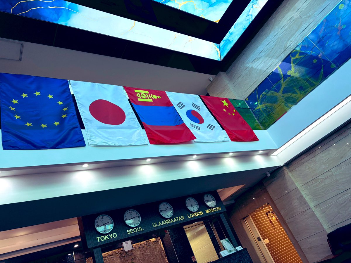 Уулзалтын цагаасаа хоцордоггүй хүн дээ 😊