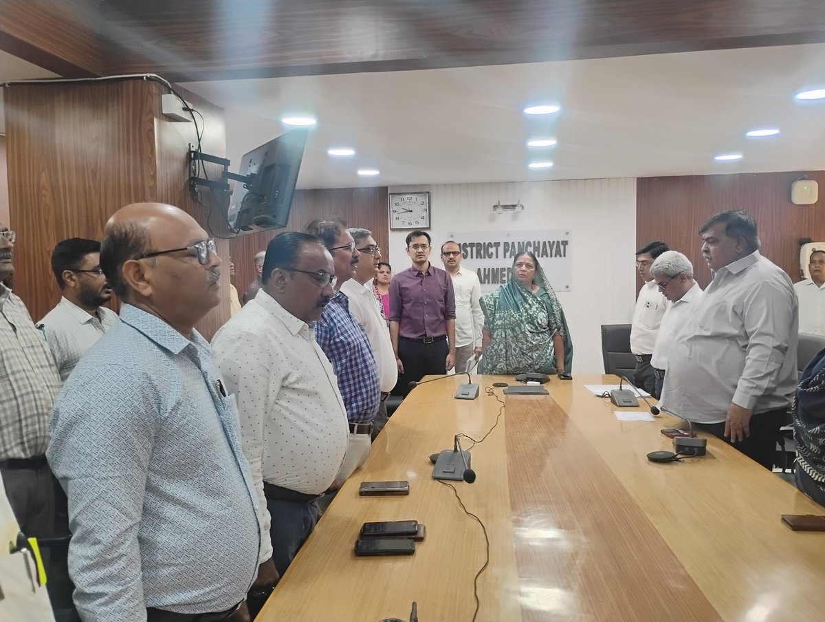 SbccAhmedabad's tweet photo. આજરોજ જિલ્લા પંચાયત અમદાવાદ ખાતે માન.શ્રીમતી કંચનબા વાધેલા,પ્રમુખશ્રી જિલ્લા પંચાયત અમદાવાદની અધ્યક્ષતામાં રાષ્ટ્રગીત "વંદે માતરમ્" મુળ સ્વરૂપનું સમુહગાન કરવામાં આવ્યું તેમજ સ્વદેશી શપથ લેવામાં આવી.
@CollectorAhd
@dp_amdavad https://t.co/IedokGbORI