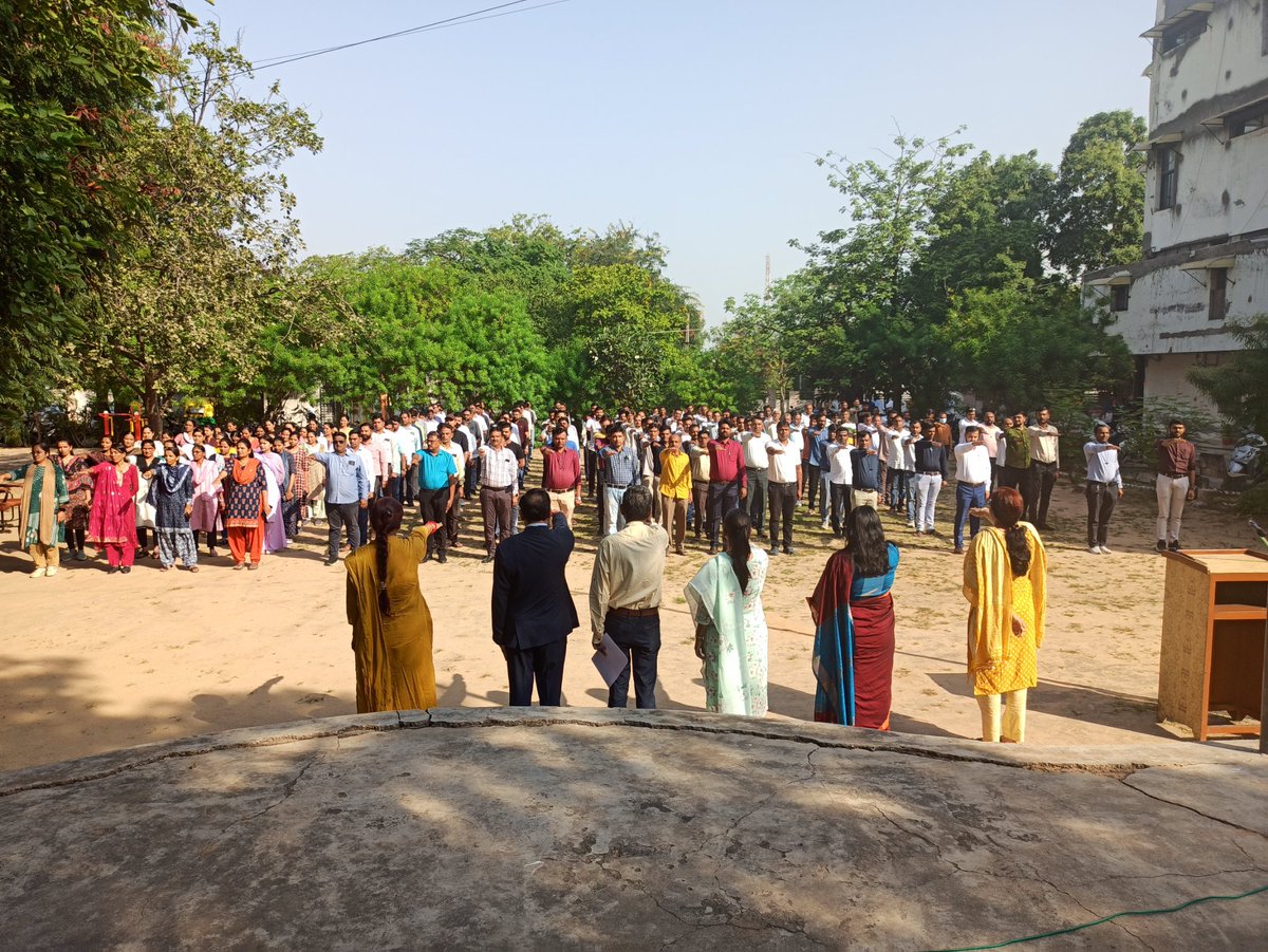 આજરોજ જિ.પં.મેહસાણા ખાતે રાષ્ટ્ર્રગીત વંદે માતરમના ૧૫૦ વર્ષ પૂર્ણ થયેથી ઉજવણીનાભાગરૂપે જિ.પં.પ્રમુખશ્રી તથા ના.જિ.વિ.અધિશ્રી અને અધિકારીઓ/કર્મચારીઓ મારફત રાષ્ટ્ર્રગીત નું સામુહિક ગાન કરવામાં આવ્યું.સ્વદેશી શપથ લેવામાં આવ્યા.
<a href="/CMOGuj/">CMO Gujarat</a> 
<a href="/GujPRHDept/">Panchayat, Rural Housing & Rural Dev. Department</a> 
<a href="/CollectorMeh/">Collector Mehsana</a> 
<a href="/infomahesanagog/">Info Mahesana GoG</a>