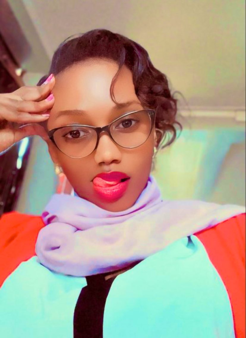 Guys! Which tweep is this..??🌚