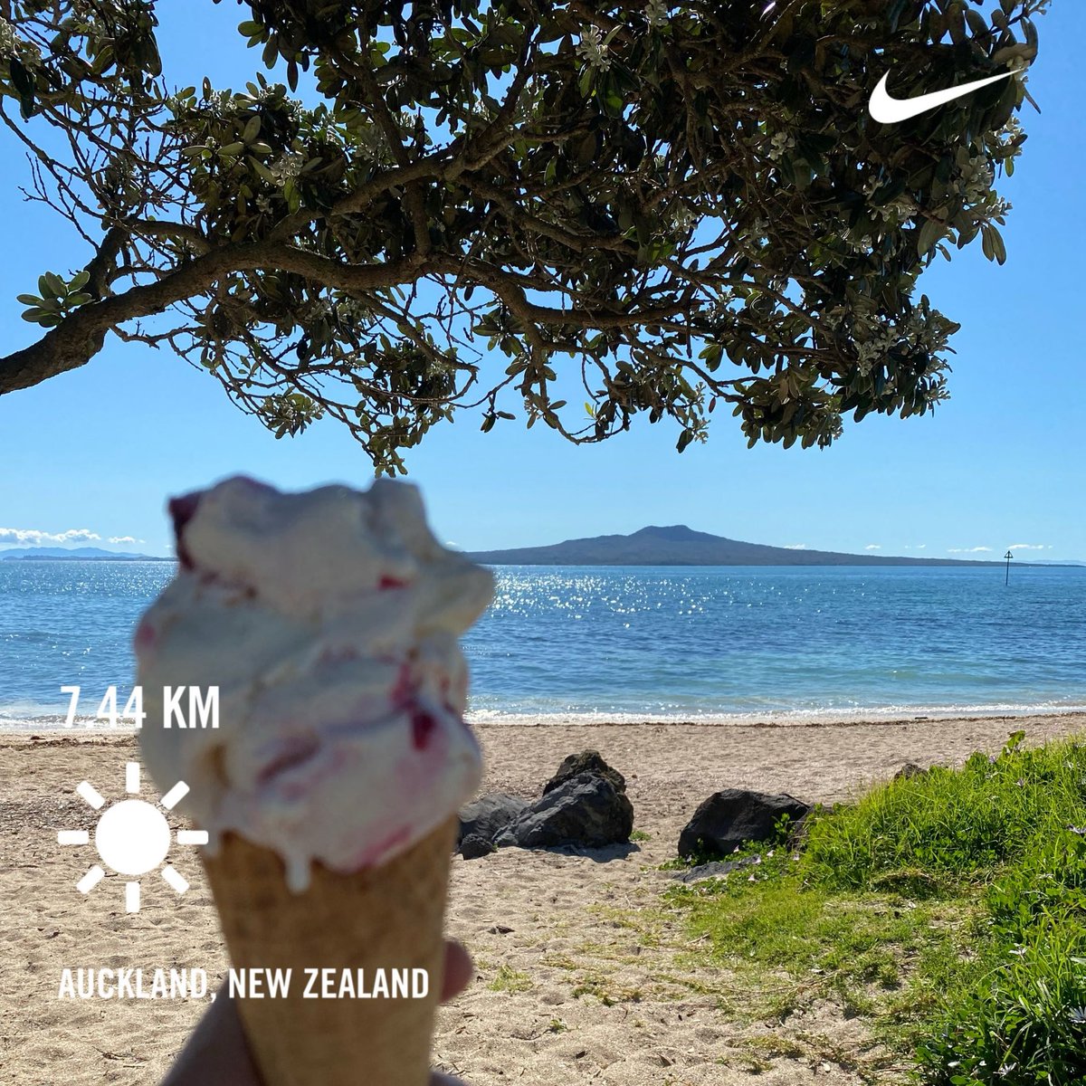dALLRunner's tweet photo. #RunHappy 💙 - how about it, eh 😋 a lovely #run 🏃‍♂️ under the beautiful blue skies ☀️ sunshine w. an ice cream 🍦 reward #nrc #nikeplus #nikerunclub #nikerunning #nike ❤️ - it’s #FriYay w. more #running to follow tomorrow + #JustDoItSunday #marathontraining 🌸 https://t.co/4BYdk4PPnZ