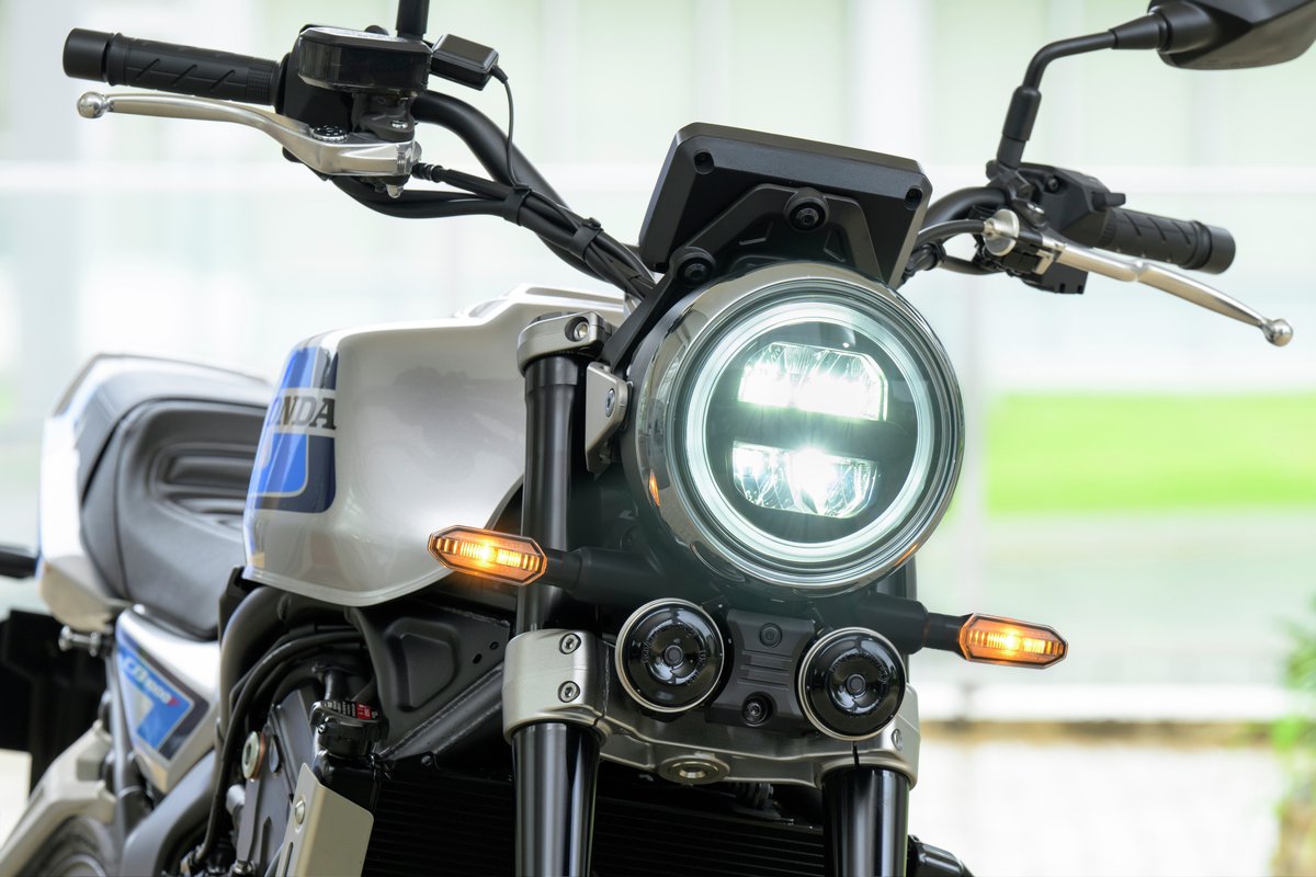 HondaBike_hmj's tweet photo. いよいよCB1000F発売まであと1週間!
CB1000Fで行きたいツーリングスポットはありますか??
#NEWCB #CB1000F https://t.co/Z6zjjEKeQd
