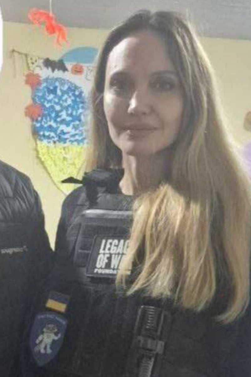 Britaininshorts's tweet photo. Голливудские актёры — то же самое, что и украинские политики.

Если дать им достаточно денег, они сделают всё, что угодно 🤷‍♂️ https://t.co/IlDWNhx8oS