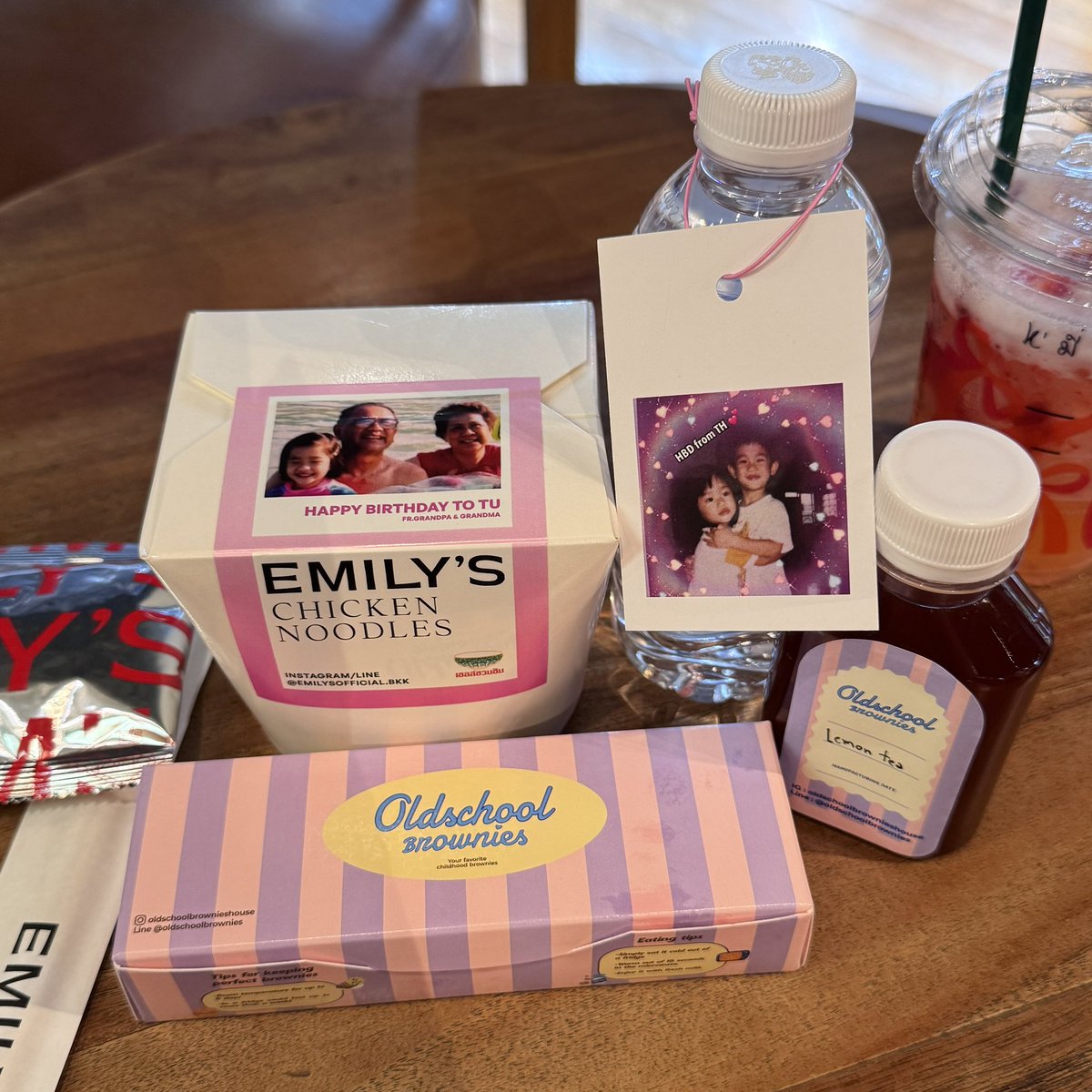 ศิลปินที่จั้นรัก ㅜ.ㅜ♡ ไปวันเกิดพี่ตูได้ของกลับบ้านทุกรอบเยยย ⸝⸝ʚ̴̶̷̆ ̯ʚ̴̶̷̆⸝⸝
( เลี้ยงชั้นดีกว่าชั้นเลี้ยงตัวเองอีก )

⋆｡˚ TU 25 SHADES OF BLOOM  ̷♡⃣
#TUTY25thBabeDay ( ♡ ) #tontawan