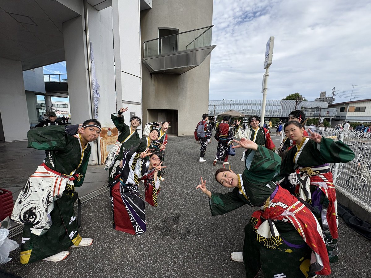 ryuenouka's tweet image. 11月1日（土）、埼玉県東松山市で行われた
【第28回　よさこい陣屋まつり2025】にて
演舞させていただきました！！💃🏻

実は、柳苑謳歌のルーツにゆかりのある
#東京ギバチ @TokyoGIBACHI さんとのご縁でこのお祭りへの参加をさせていただくこととなりました🙏🏻
本当にありがとうございます！！