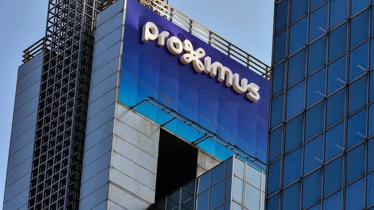 #Proximus Q3 2025 results
✅ Solid domestic market: stable revenue (€1.19bn) &amp; +1.8% EBITDA
⚡️ +41k postpaid mobile subs, +12k fiber lines
💶 Free cash flow up to €159m
⚠️ Global division –19% revenue, –25% EBITDA
🏗️ Fiber coverage: 41% of Belgium
#stocks