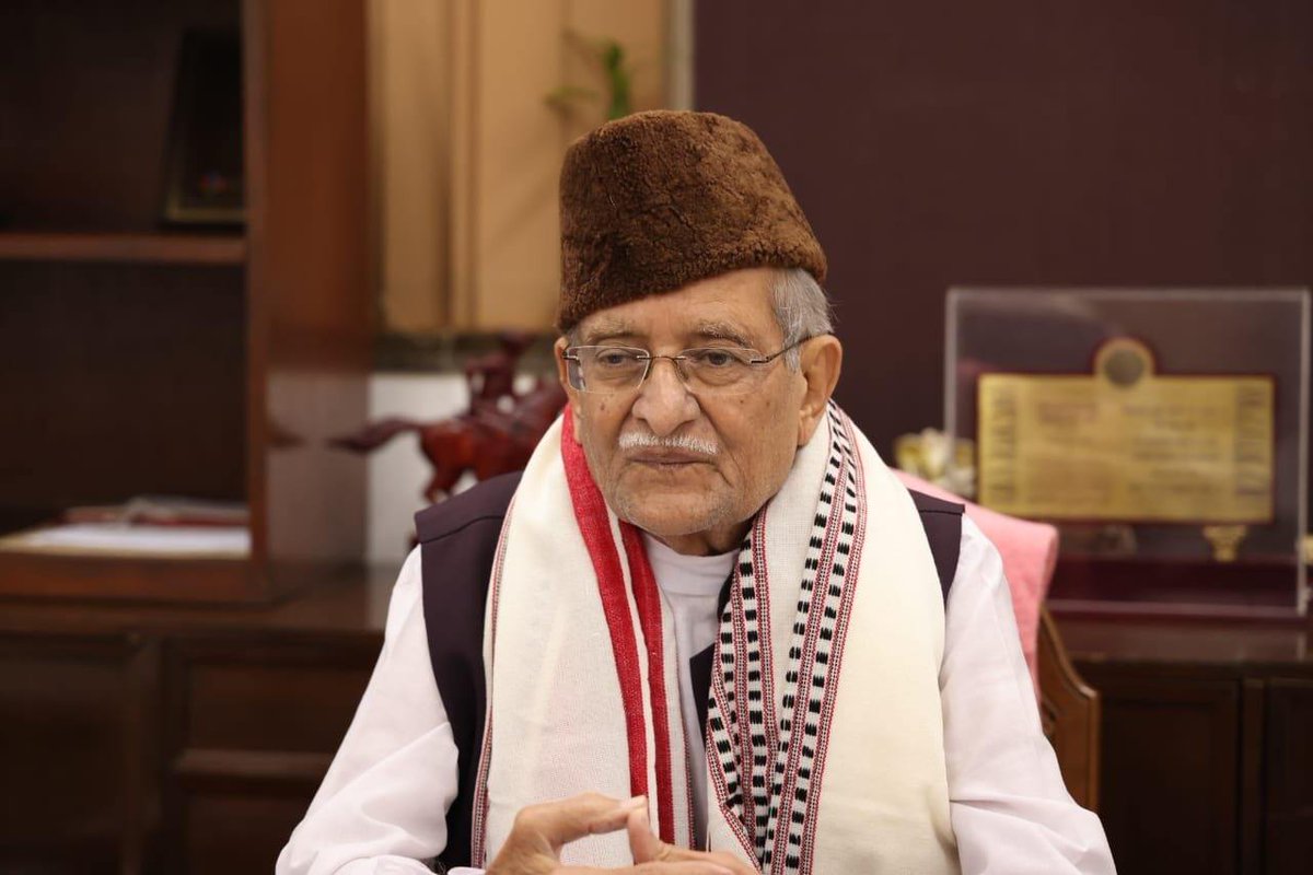 Meetdani_01's tweet image. લોકસંસ્કૃતિનો એક ધબકાર જાણે શાંત થઈ ગયો. ગુજરાતી લોકસાહિત્યના દિગ્ગજ વાર્તાકાર, સંશોધક પદ્મશ્રી જોરાવરસિંહ જાદવનું નિધન થયું છે.  તેમણે સમગ્ર જીવન લોકસંસ્કૃતિ, લોકકલા અને લોકસાહિત્યના સંવર્ધન માટે સમર્પિત કર્યું. ગુજરાત તમારું ઋણી રહેશે જોરાવર બાપુ. 🙏