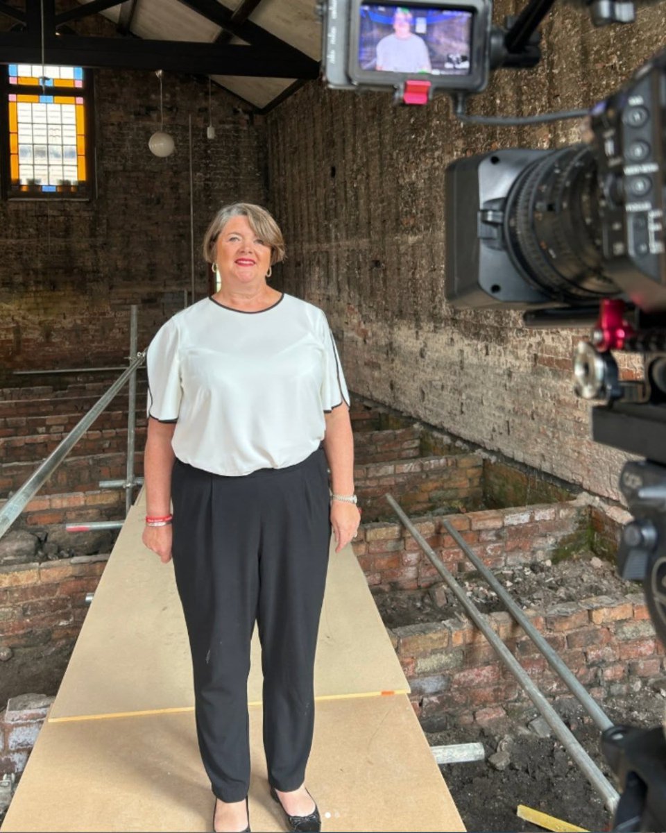 Throwback to when our very own Jo Hutchinson featured on Homes Under the Hammer! 🎬 👏

We love seeing our team sharing their property knowledge on screen!

#BBJ #Throwback #HomesUnderTheHammer #Derbyshire #Property #Belper #EstateAgent