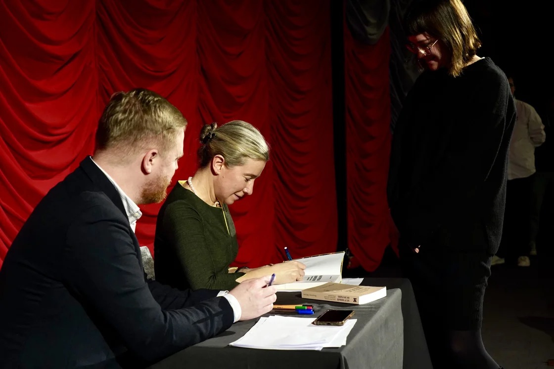 Приходите на встречи в Испании, Германии, Сербии и Чехии

7 ноября, Валенсия
Екатерина Шульман и Максим Курников. «Смерть тирана. Как советская власть пережила смерть Сталина»
Билеты: somewhere.show/ekaterina-schu…

18 ноября, Гамбург
Екатерина Шульман и Максим Курников: открытая запись