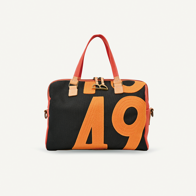 deckenbag's tweet photo. 【入荷情報】2WAYミニボストン（黒ゼッケン）

大変お待たせいたしました！
多くのお客様から再入荷リクエストをいただいていた、2WAYミニボストンが入荷いたしました。

数に限りがございますので、お早めにご検討ください🏇

https://t.co/dm2b6kLeZG

#ゼッケンバッグ 
#JRA 
#美浦トレセン 
#競馬 https://t.co/wlzdNUZRwJ