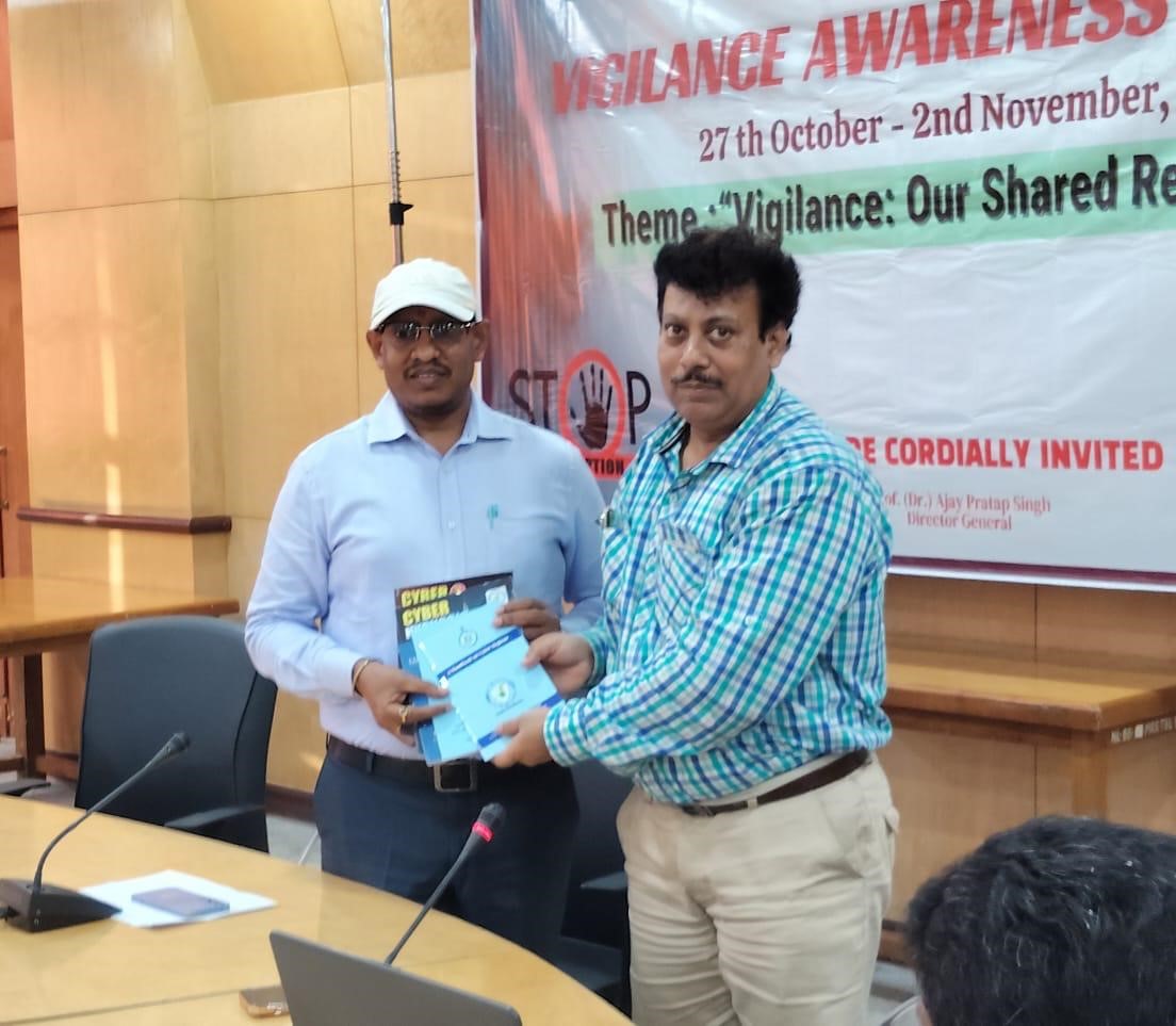 cscoe_wb's tweet image. As a part of #NCSAM 2025, our Shri Samrat Ghosh delivered a speech on ‘Cyber Security &amp;amp; Cyber Hygiene Practices’ and presented Awareness booklets to Dr. Senapathy, Principal Library &amp;amp; Information Officer, NATIONAL LIBRARY, Kolkata on 31.10.25 #CSCOE #CyberAwareness #CyberSecurity