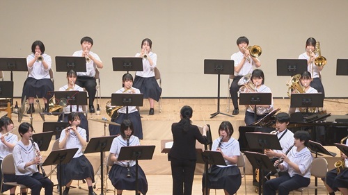 uozu_NICETV's tweet image. 新川地区の小中学校・高校の吹奏楽部や社会人吹奏楽団が参加し、日頃の練習の成果を披露しました。
【９ch】NICE特集『新川吹奏楽祭「フェスティバル・オブ・ミラージュ」』
11/9週　10時～/　15時～　/　19時～