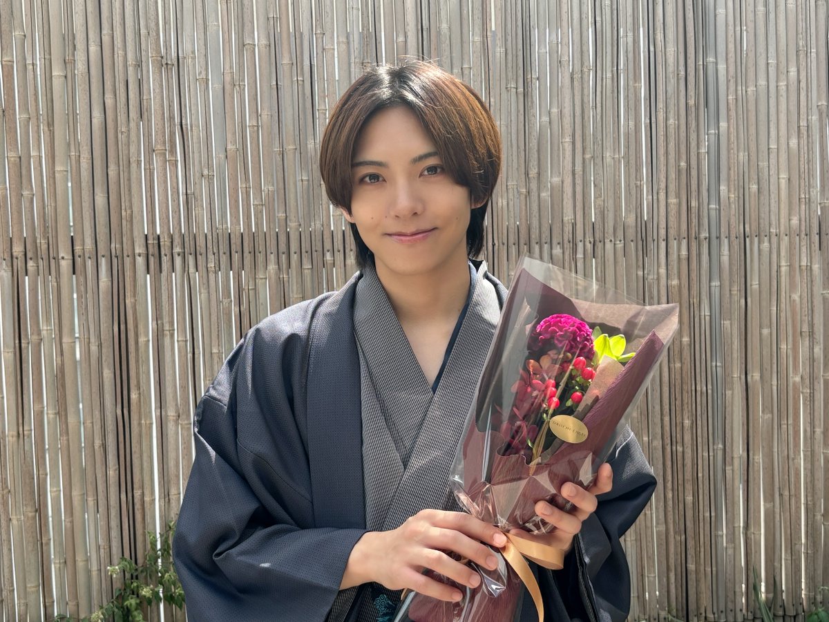 TVguidePERSON's tweet photo. 【「#TVガイドStageStars vol.31」発売中】
#石川凌雅 さんの連載「How to do?」は今号がついに最終回！テーマとなった「三味線」の撮影では、石川さんの音楽センスが発揮され指導の先生が驚くほどの早さで演奏を完成させ…？これまでの連載を振り返るインタビューも必見です。
また、ローソンエンタテインメント(WEBのみ)でご購入いただくと、特典生写真を2枚セットプレゼント！ご購入はhttps://t.co/9n7RJYPU7X