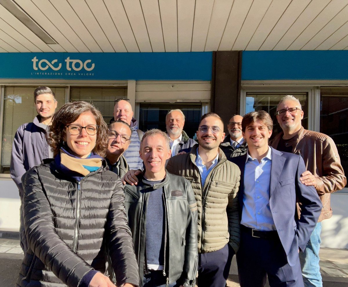 toctocsocial's tweet image. Una mattina di sole, qualche risata e poi una pausa pranzo insieme ☀️
Quando si lavora spesso da remoto, una giornata in ufficio diventa l’occasione per condividere tempo, idee e voglia di costruire insieme.

#TeamLife #PeopleBehindTech #VitaInAzienda #TechLife