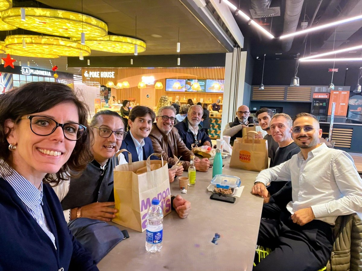 toctocsocial's tweet image. Una mattina di sole, qualche risata e poi una pausa pranzo insieme ☀️
Quando si lavora spesso da remoto, una giornata in ufficio diventa l’occasione per condividere tempo, idee e voglia di costruire insieme.

#TeamLife #PeopleBehindTech #VitaInAzienda #TechLife