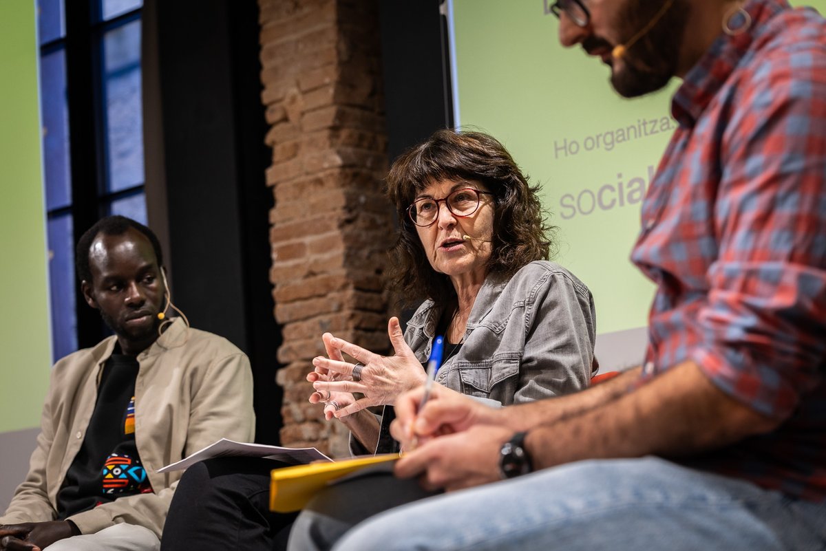 socialpuntcat's tweet image. “El discurs d’odi afecta les entitats i la seva comunicació, patim criminalització, atacs i amenaces, sobretot les que donem suport a persones migrants o entitats de drets sexuals i reproductius”, Montse Santolino (@montsanto; @lafedecat). #SocialLab #NarrativesConstructives