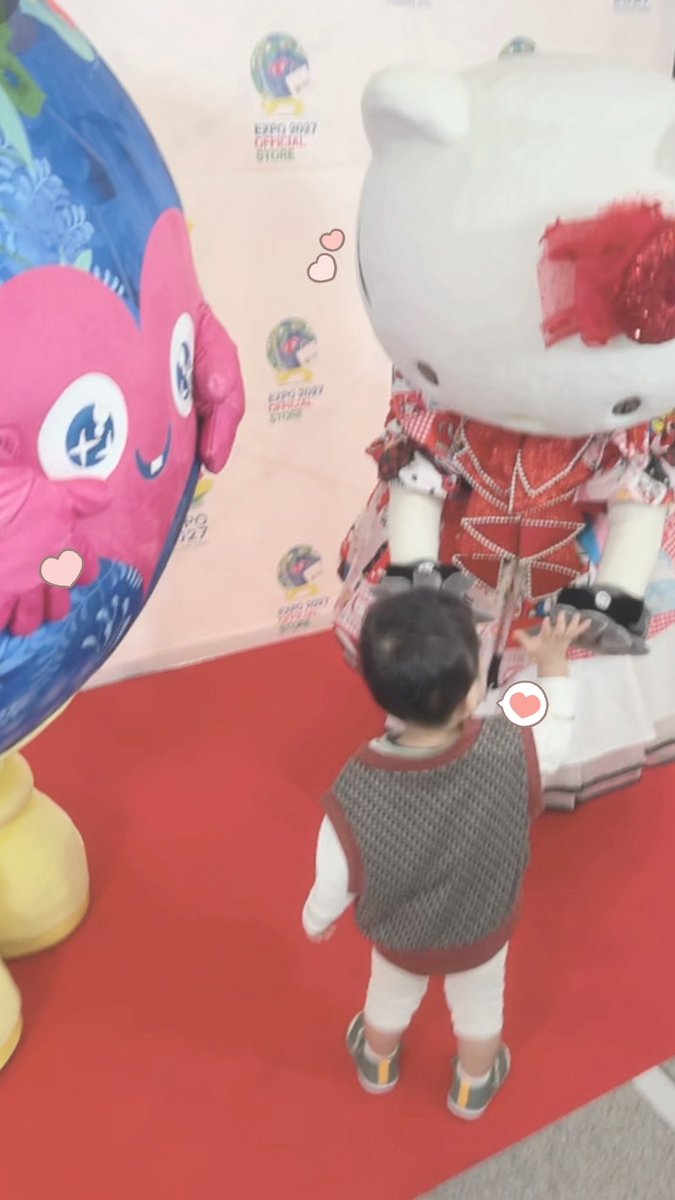 _____nepachi's tweet photo. インスタで当たってトゥンクトゥンク様とキティちゃんのペアグリしてきた🌏♡

キティちゃんには何回も会ったことあるから自分からタッチしに行ってた🥹トゥンクトゥンク様は初めましてだったけど泣かないしずっとバイバイしてて、楽しくグリできた😭🤍🤍
良い記念になった.ᐟ.ᐟ https://t.co/ntEI3U43GF