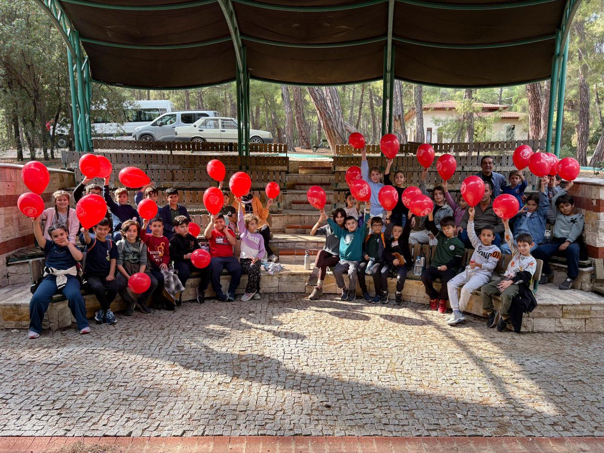 dkmp6blg's tweet photo. Termessos Milli Parkı’nda geleceğin doğa koruyucularıyla buluştuk 🌿
Güvenlik İlkokulu öğrencileriyle biyoçeşitlilik, yaban hayatı ve tabiatın korunması üzerine eğitimler gerçekleştirdik.
Doğa yürüyüşüyle tarihi Termessos’u keşfettik. 💚
#DoğaKoruma #MilliParklar #Termessos https://t.co/ddSqN2ofnY