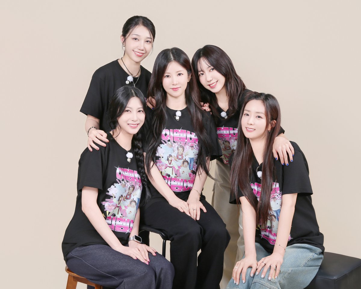 Apink_2011's tweet image. [📸]

&amp;lt;#이멤버리멤버&amp;gt;

함께라서 더 소중했던 시간💕
이 순간을 영원히 📸
𝙏𝙝𝙞𝙨 𝙢𝙚𝙢𝙗𝙚𝙧? 𝙍𝙚𝙢𝙚𝙢𝙗𝙚𝙧 .ᐟ 

#에이핑크 #Apink
#박초롱 #윤보미 #정은지
#김남주 #오하영