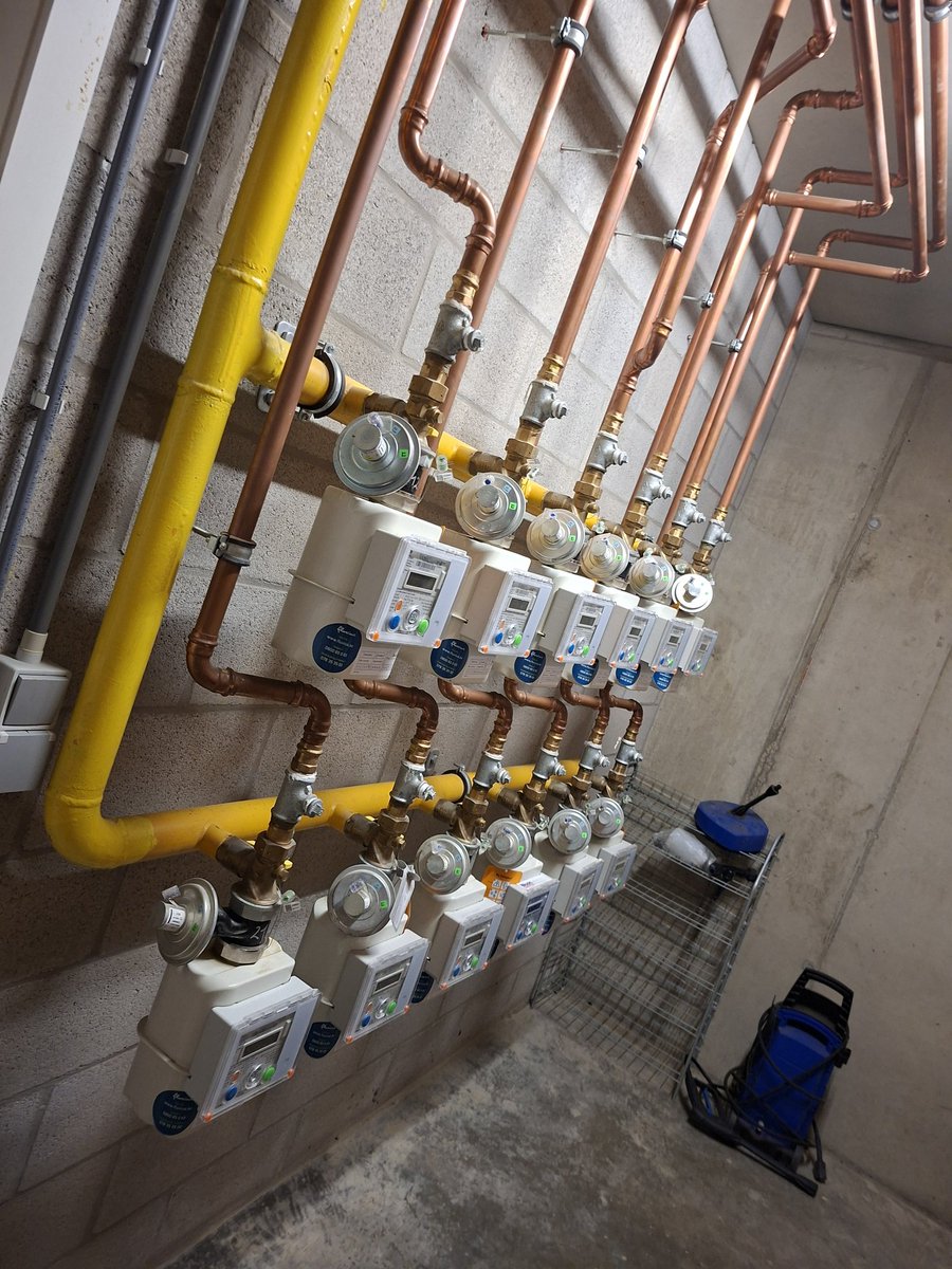 IVelency's tweet image. #Fluvius 
What are the fucking odds of 12 digital meters in the basement catching a #Proximus signal???
What the hell data are these 12 basement meters actually spitting out, then???"
Zero Proximus signal = zero mobile uplink = they're NOT sending jack shit wirelessly.
So they're