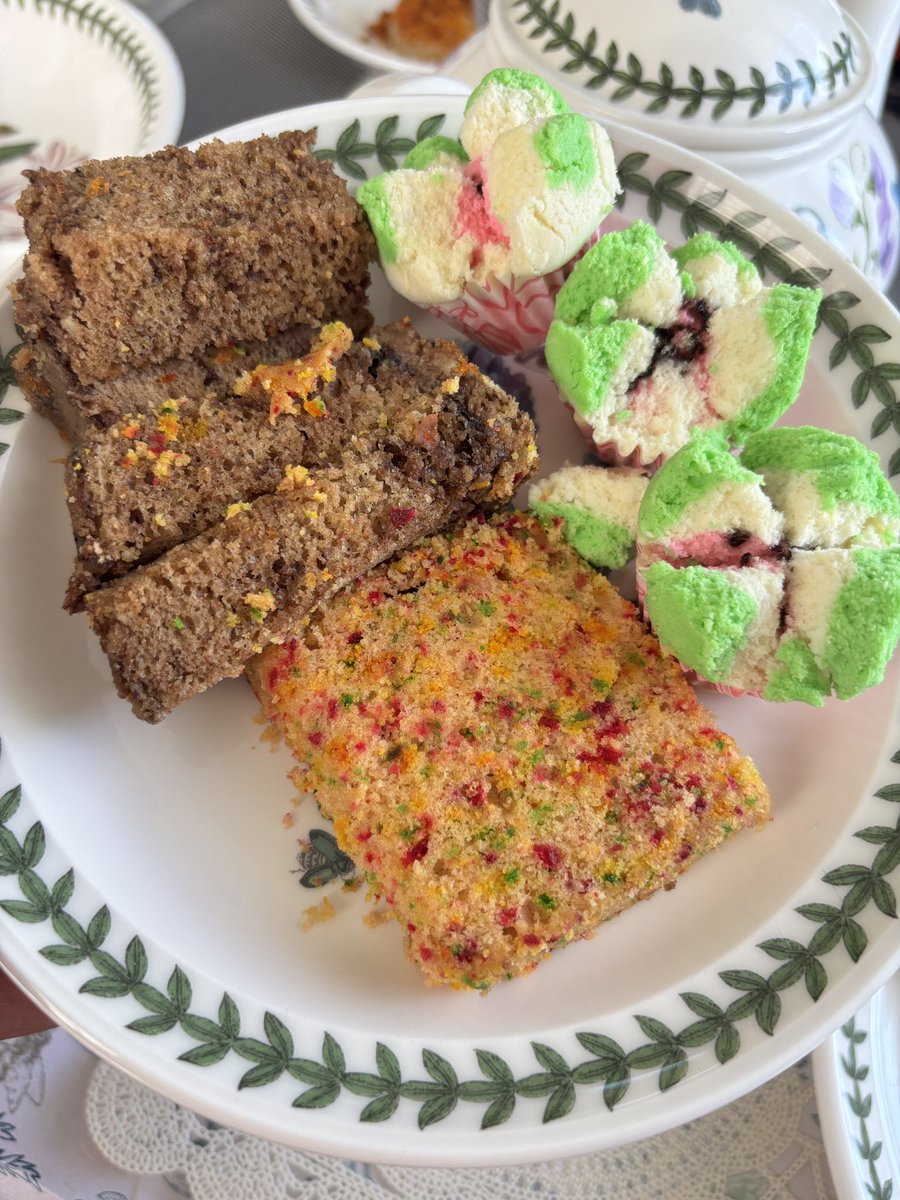 Ngeeeee lamak lalu sik nemu cake hujan panas!!! 🥰