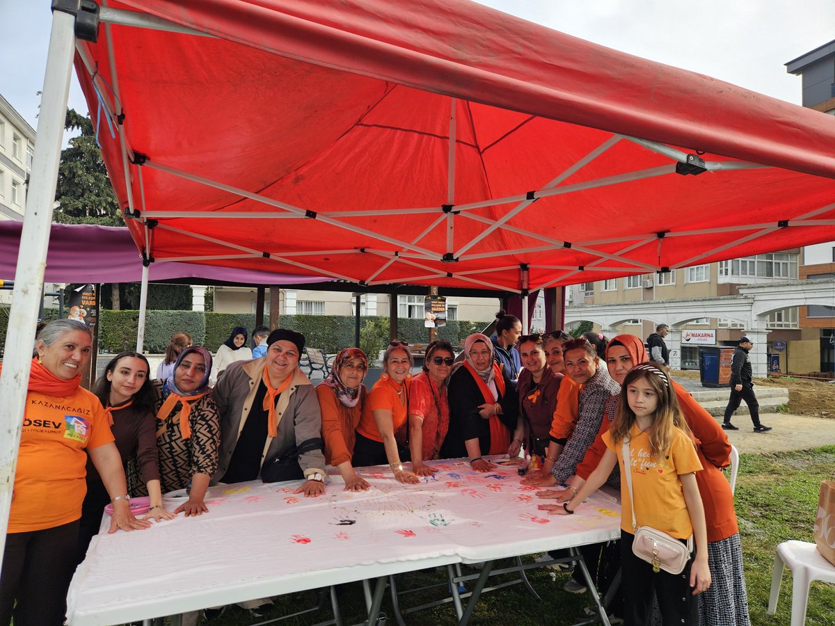 #UmudunAdıLÖSEV
#LösevHayatBağları 2 8 Kasım bütün etkinliklerimiz hızlı ile devam ediyor ve edecekti Biz bir umut bir ışık nerede bir umut bekleyen çocuğumuz varsa Işık bekleyen çocuğumuz varsa biz oradayız