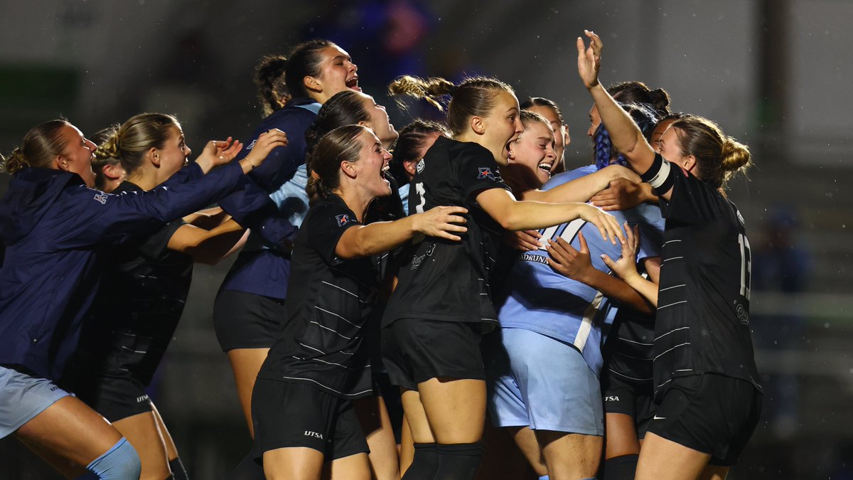 UTSAWSOC's tweet image. Roadrunners advance past No. 3 Memphis on PKs into Sunday's @American_Conf Championships Final

📰 utsa.pro/43YJpmW

#BirdsUp🤙 | #UTSADNA | #LetsGo210 | #OLM