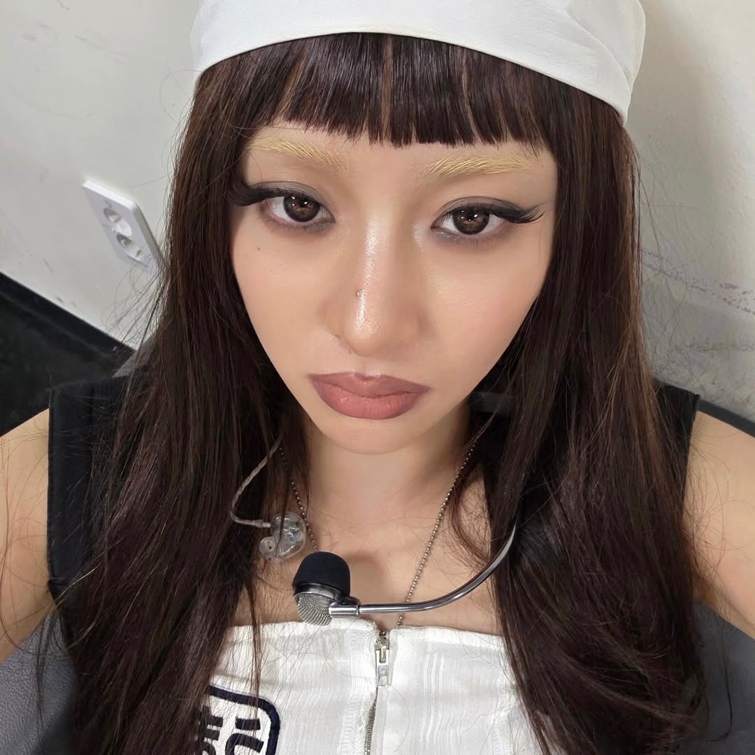 daily yunjin tweet media