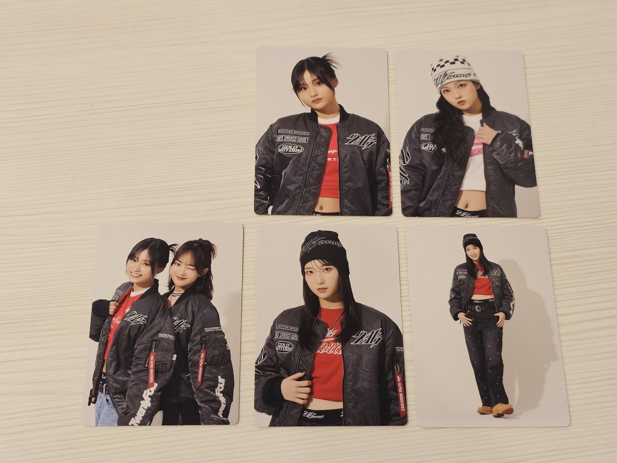 【交換希望】Lucky2 Laki フォトカード

譲)画像のもの(妃希ちゃん・優和ちゃん・あかりんご)同種

求)梨々香ちゃん

11/7ライブ会場にて交換可能です！