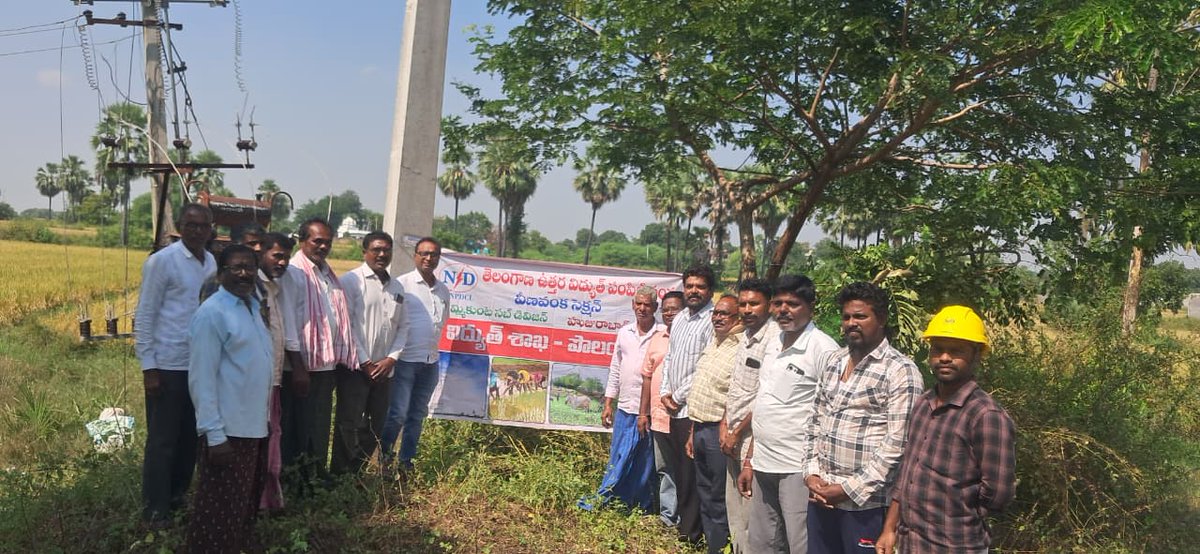 TG_NPDCL's tweet image. ⚡ #TGNPDCL — Polam Bata | Karimnagar | Huzurabad ⚡
📍 Veenavanka Section, Jammikunta Sub-Division
👨‍🌾 Conducted a Polam Bata program to create awareness among farmers on:
🔹 Preventive safety measures to avoid electrical accidents
🔹 Identifying vulnerable locations for accident…