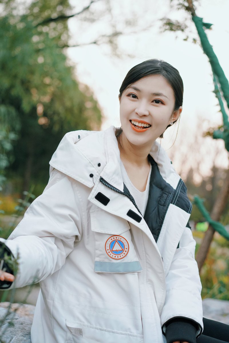 CocoStudio4's tweet image. Aujourd&apos;hui, c&apos;est le jour de #Lidong, le début de l&apos;hiver selon le calendrier traditionnel chinois.
En bas de chez moi, l&apos;automne est encore bien présent, avec ses couleurs chaleureuses, mais pour nous, les Chinois, l&apos;#hiver a déjà officiellement commencé.