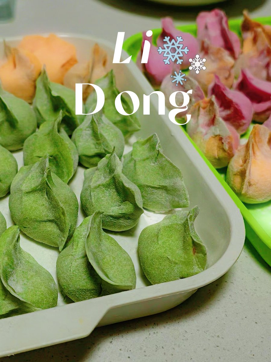 CocoStudio4's tweet image. Aujourd&apos;hui, c&apos;est le jour de #Lidong, le début de l&apos;hiver selon le calendrier traditionnel chinois.
En bas de chez moi, l&apos;automne est encore bien présent, avec ses couleurs chaleureuses, mais pour nous, les Chinois, l&apos;#hiver a déjà officiellement commencé.