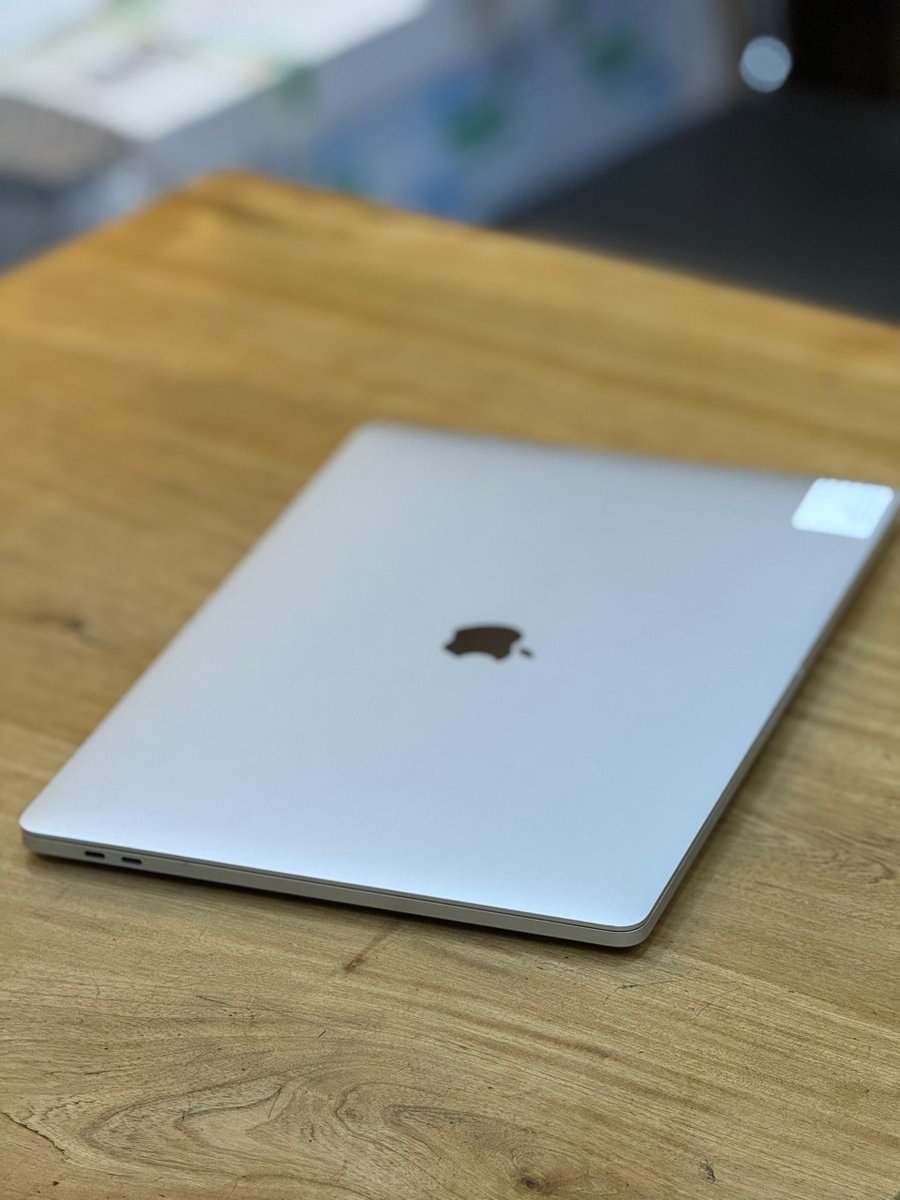techhub_256's tweet photo. 2019 MacBook Pro 16inches 
Intel corei9 
64gb ram 
1tb ssd 
Cycle count - 76
At only 3,250,000/=🔥🔥🔥
Covered by a year's warranty, kindly reach out for business. #techhub_256 #kookitower #Kampala https://t.co/B651TDUI6i