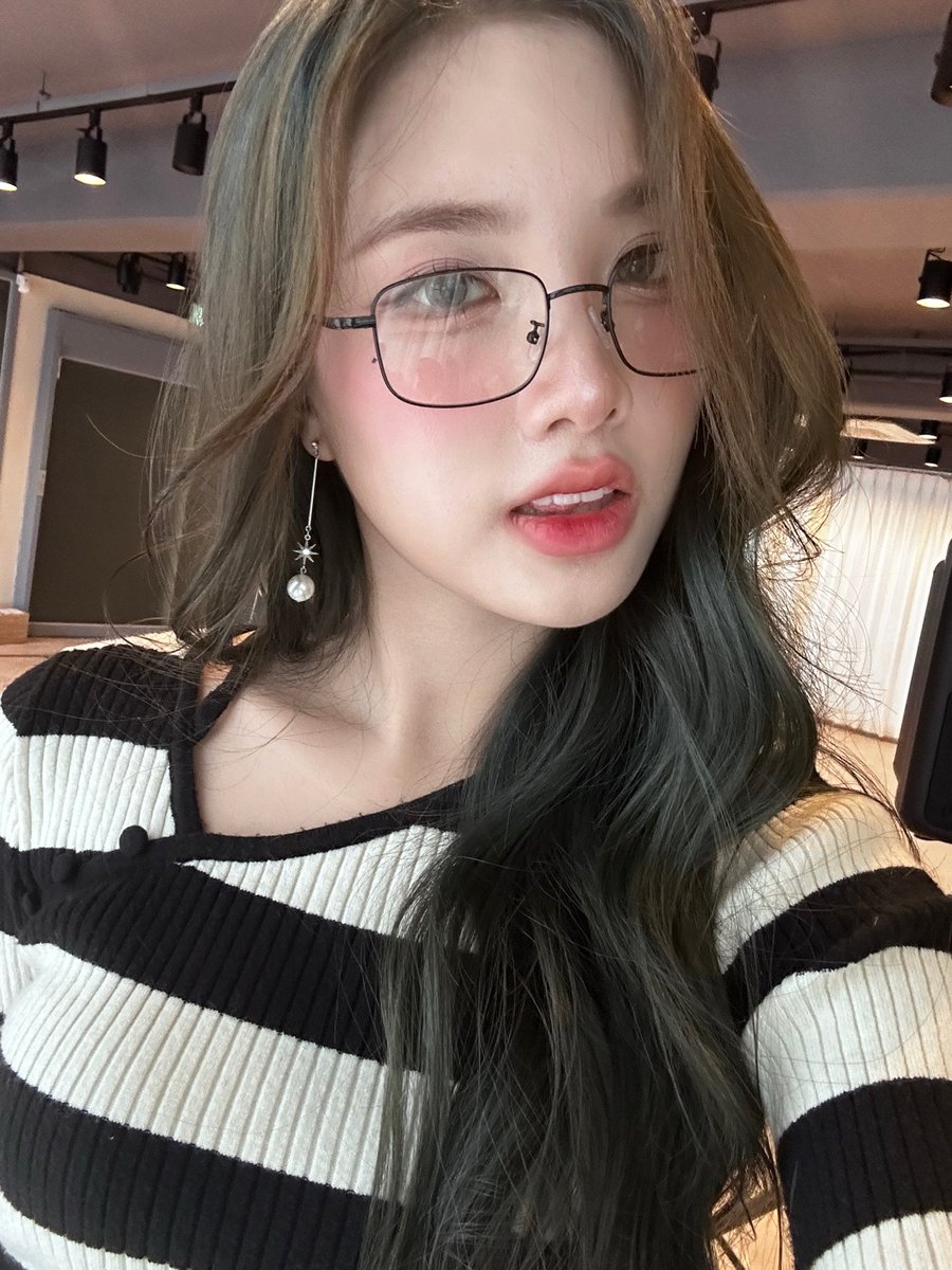 雪彬_설빈 tweet media