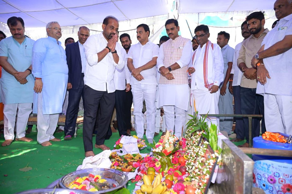 satyakumar_y's tweet photo. విజయవాడలో అఖిల భారతీయ విద్యార్థి పరిషత్(ABVP) నూతన భవన నిర్మాణం భూమిపూజ కార్యక్రమంలో పాల్గొన్నాను. ఆర్‌ఎస్‌ఎస్ ప్రచార ప్రముఖ్ శ్రీ సునీల్ అంబేకర్ గారు, ఏబీవీపీ అఖిల భారత సంఘటనా మంత్రి శ్రీ ఆశిష్ జీ గారు, కేంద్ర మంత్రివర్యులు శ్రీ @BjpVarma గారు, ఇతర ప్రజాప్రతినిధులతో కలసి ఈ కార్యక్రమంలో పాలుపంచుకున్నాను.

#ABVP #RSS #Vijayawada