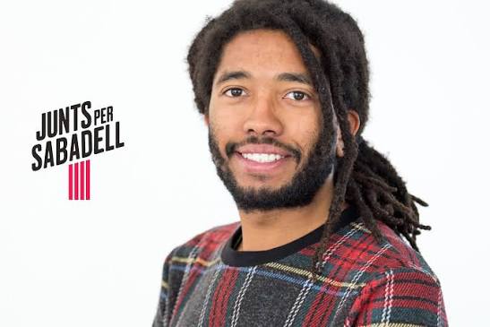 honor a este nеgrо, ha visto el percal del mercado laboral español y aprovechando que el ciudadano español es rеtrаsаdо mental, se ha convertido en el Álvaro Morata de la política catalana