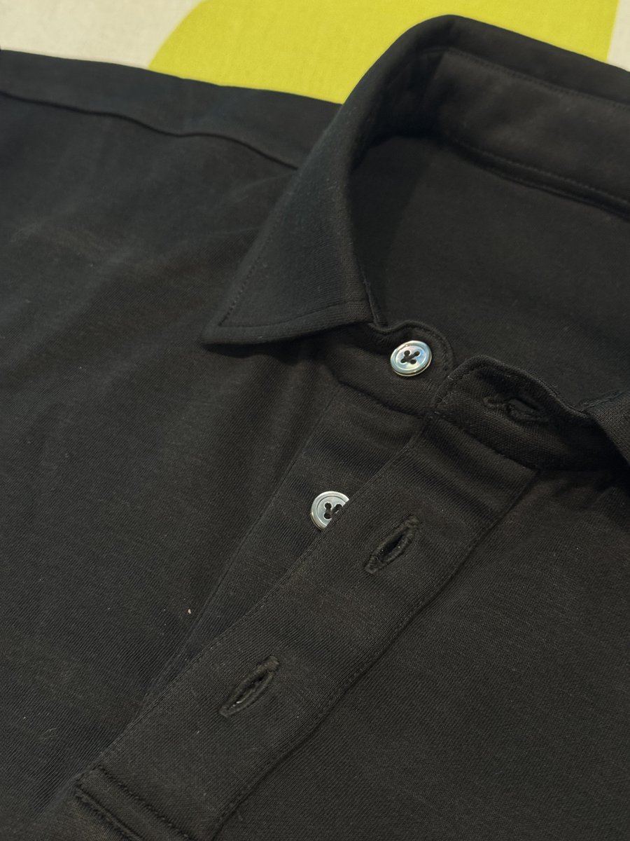 shashankmehta05's tweet image. It’s here! @thelayerproject Kessler polo.

I’m no @ku1deep when it comes to technical understanding of clothes, but the quality of collar &amp;amp; the button stitching immediately stands out.

The lifetime warranty is a fantastic bonus!