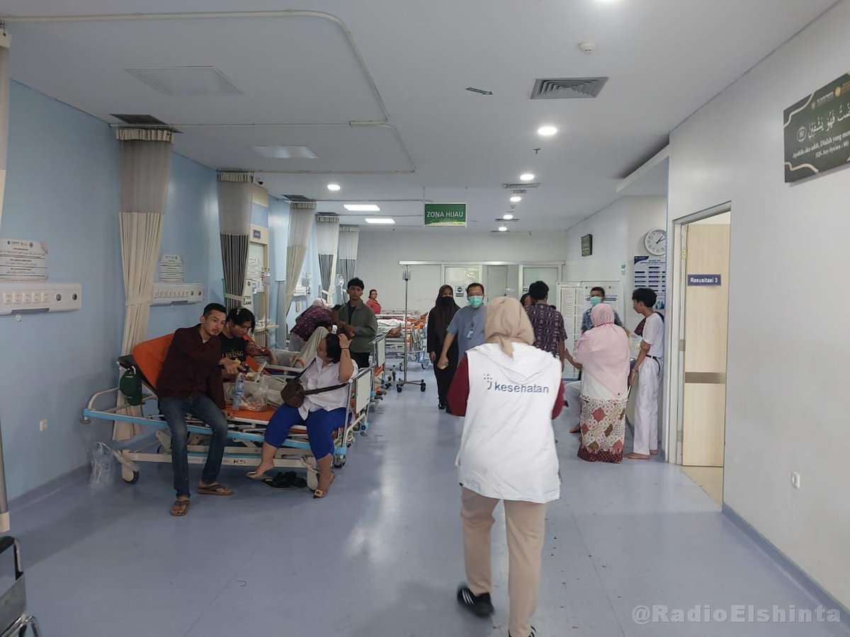 RadioElshinta's tweet image. 13.54: Terjadi ledakan di Masjid SMAN 72 Jakarta Utara korban di larikan ke RS Islam. (Pak Sigit)
@Poldametrojaya_ 

#bom #sma #jakartautara