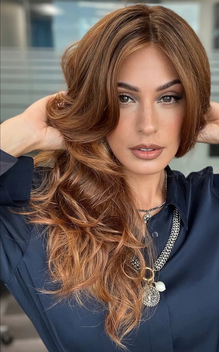 Officially obsessed with this look on Roxy wearing our new Hana wig in NM Venetian Red-R from our Noriko Collection! 🤩

#wigs #wiglife #wigstyle #wiglover #wiggoals #wigfashion #wigcommunity #wigaddict #wigcollection #hairtransformation #wiggamestrong #humanhairwigs