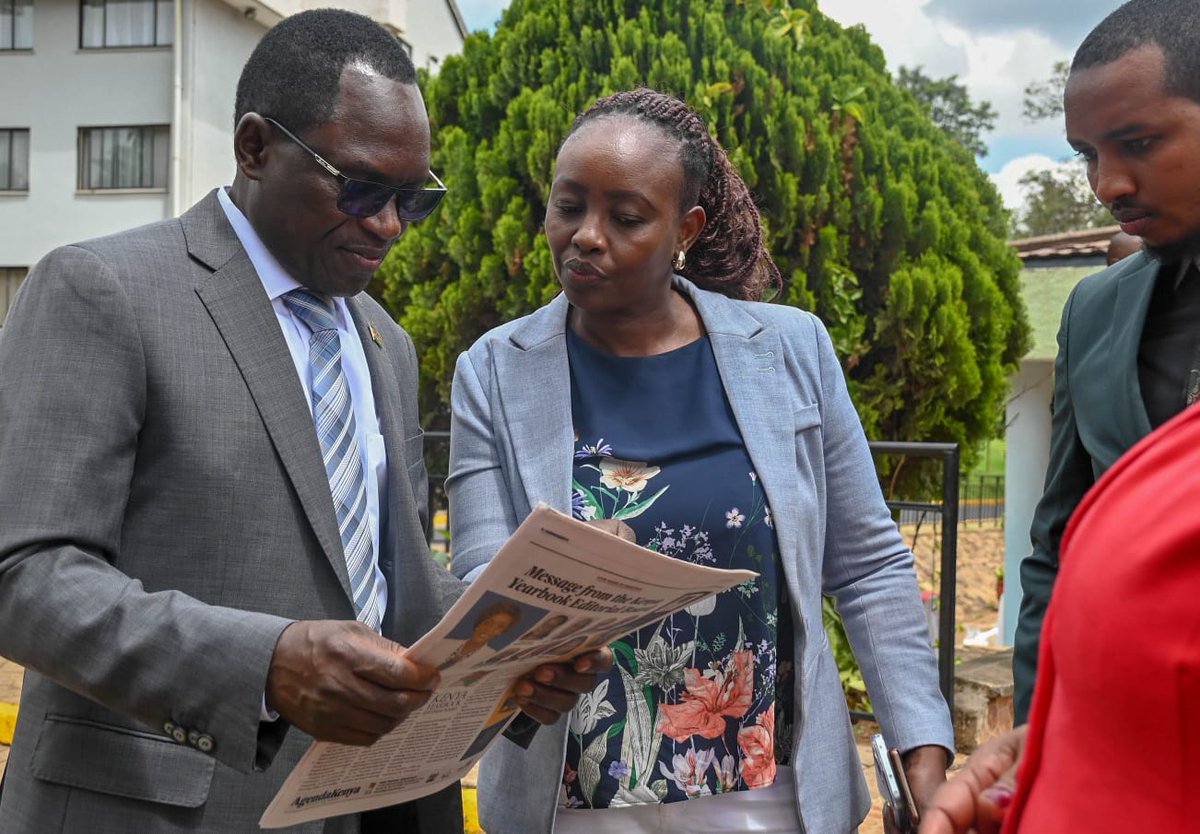 PreciousCarole's tweet photo. Key takeaways from the Digital &amp; Al training at @KSGKenya:
✔️ Embrace AI for impactful storytelling.
✔️Use data-driven insights for better communication.
✔️Enhance efficiency &amp; service delivery through AI.

#AIforPublicService #DigitalTransformation 
@MoICTKenya @DPublicComms https://t.co/hC2saTxkPp